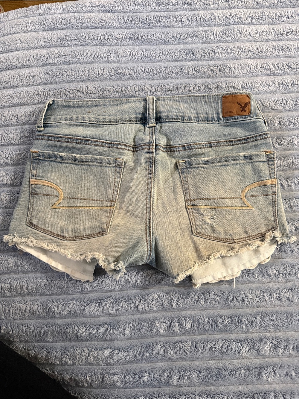 Y2K American Eagle Low-Rise Distressed Denim Mini Shorts w Lace Pockets - Picture 4 of 7